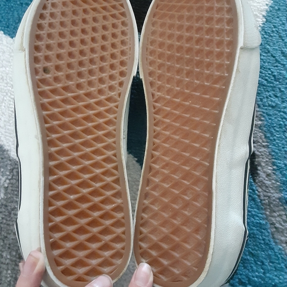 Vans off the wall hand painted peacock shoes Mens 8.5 Womens 10 - Picture 2 of 5